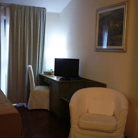 Della Roccia Hotell Varano deʼ Melegari