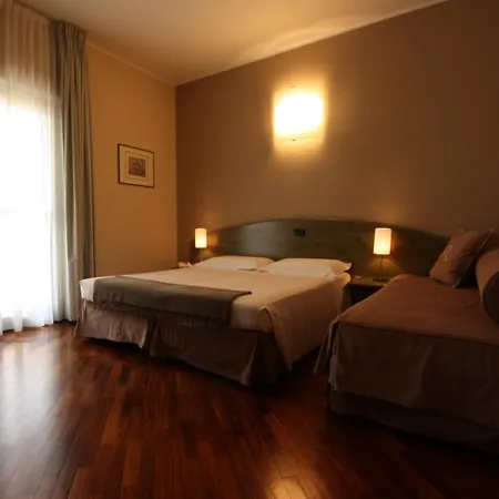 Della Roccia Otel Varano deʼ Melegari
