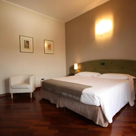 Della Roccia 4* Varano deʼ Melegari