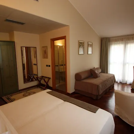 Della Roccia 4* Varano deʼ Melegari