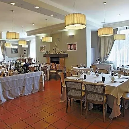 Della Roccia Hotel Varano deʼ Melegari