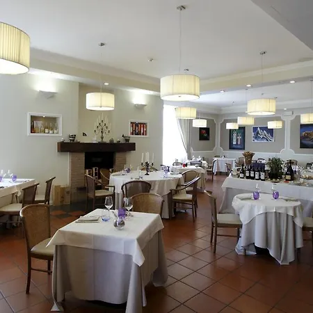 Hotel Della Roccia Varano deʼ Melegari