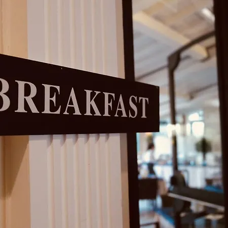 מלון Della Roccia 4*