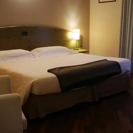 Della Roccia 4* Varano deʼ Melegari