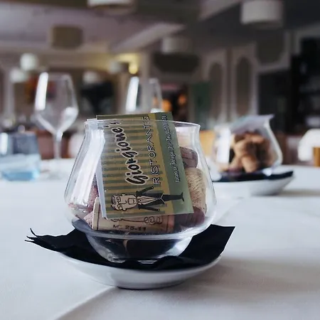 Della Roccia Hotel Varano deʼ Melegari