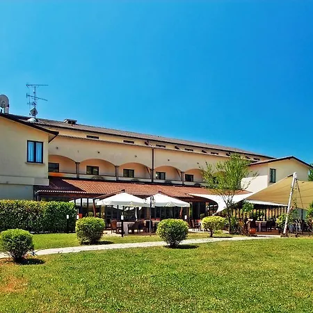 Della Roccia מלון