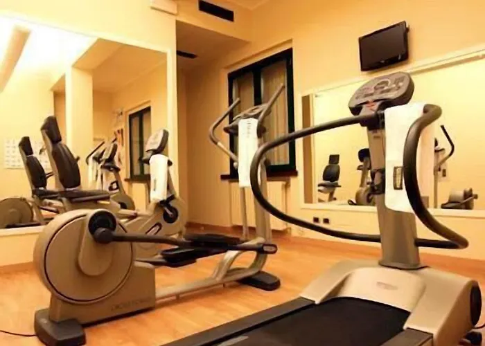 阿尔波哥德拉罗希亚酒店 4* Varano deʼ Melegari