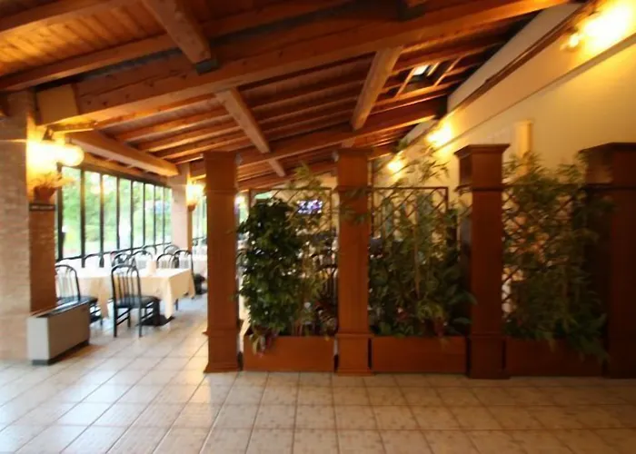 阿尔波哥德拉罗希亚酒店 酒店 Varano deʼ Melegari