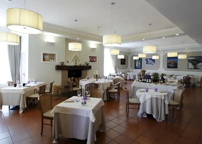 Hotel Della Roccia Varano deʼ Melegari