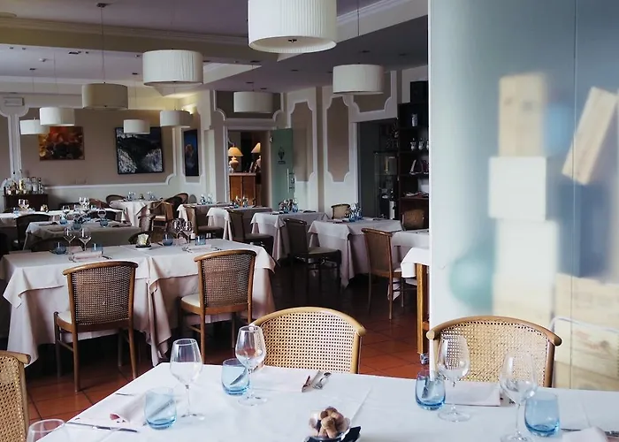 Hotel Della Roccia Varano deʼ Melegari