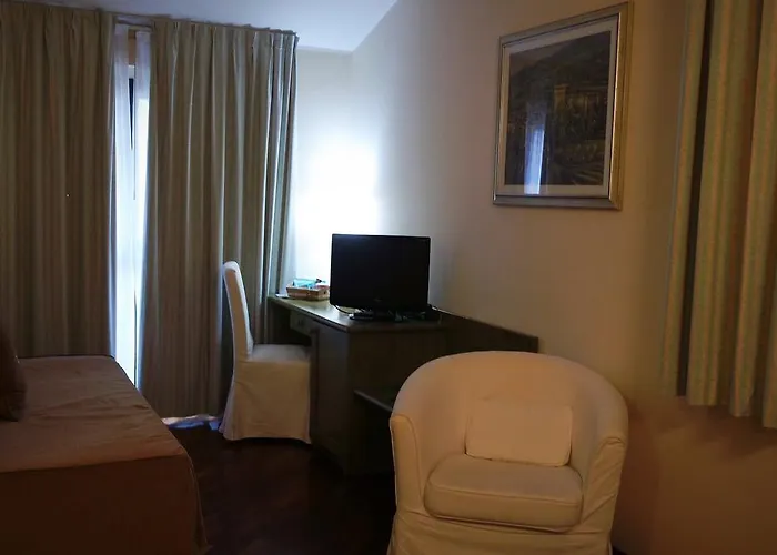 Della Roccia Hotel Varano deʼ Melegari