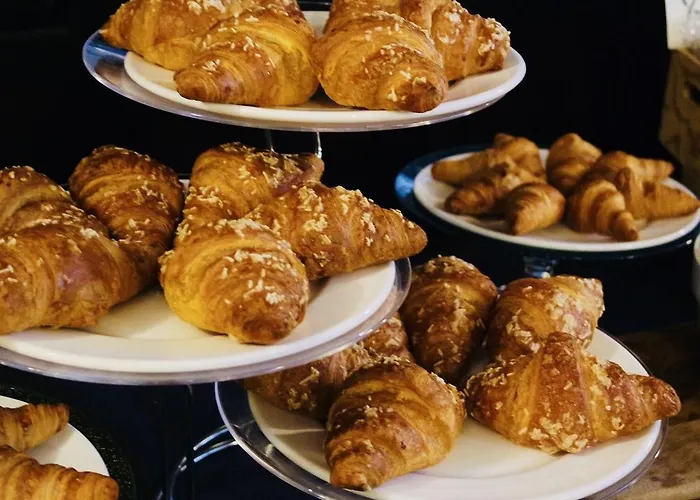 阿尔波哥德拉罗希亚酒店 Varano deʼ Melegari